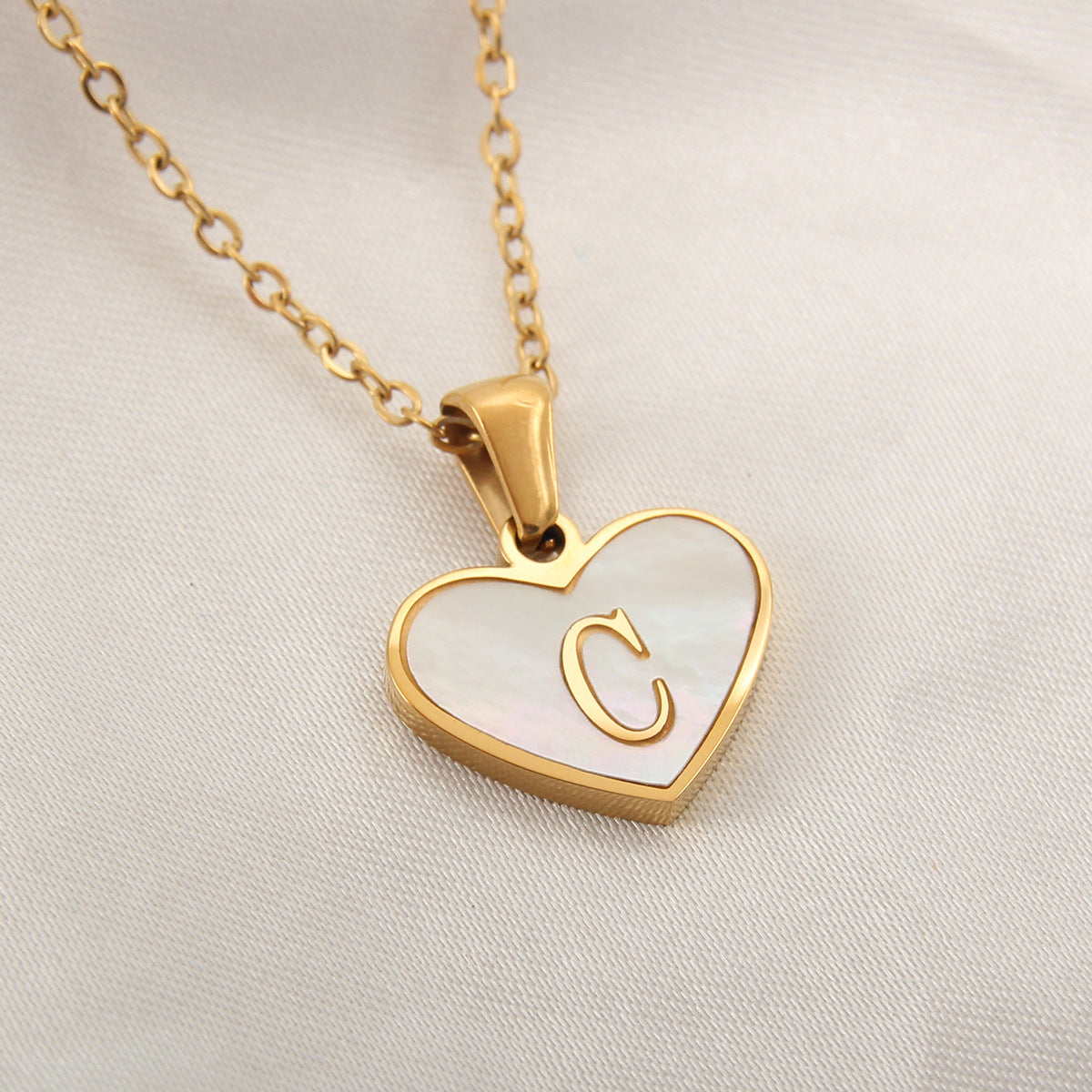 26 Letter Heart-shaped Necklace White Shell