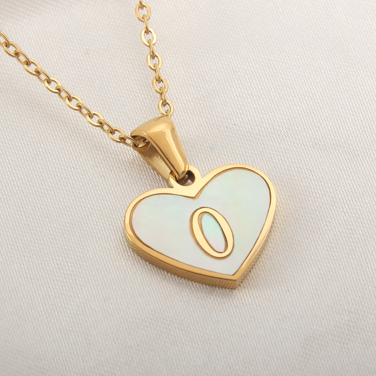 26 Letter Heart-shaped Necklace White Shell