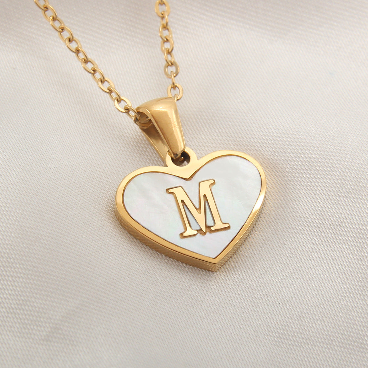 26 Letter Heart-shaped Necklace White Shell