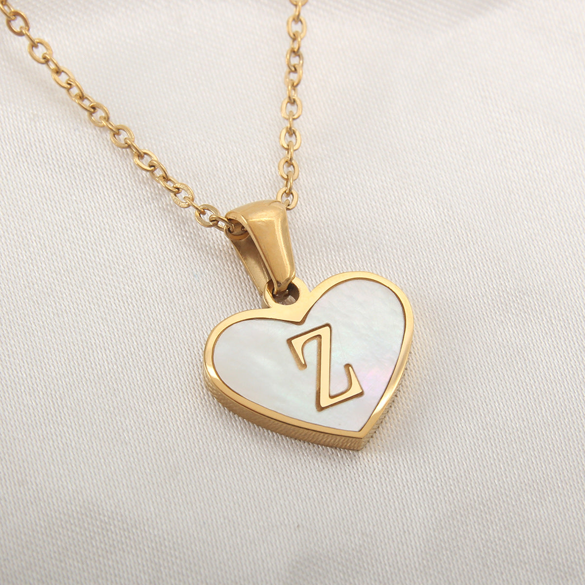 26 Letter Heart-shaped Necklace White Shell