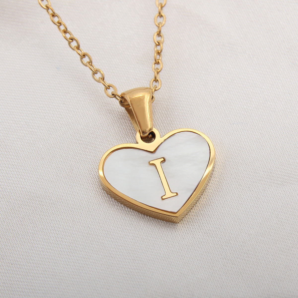 26 Letter Heart-shaped Necklace White Shell