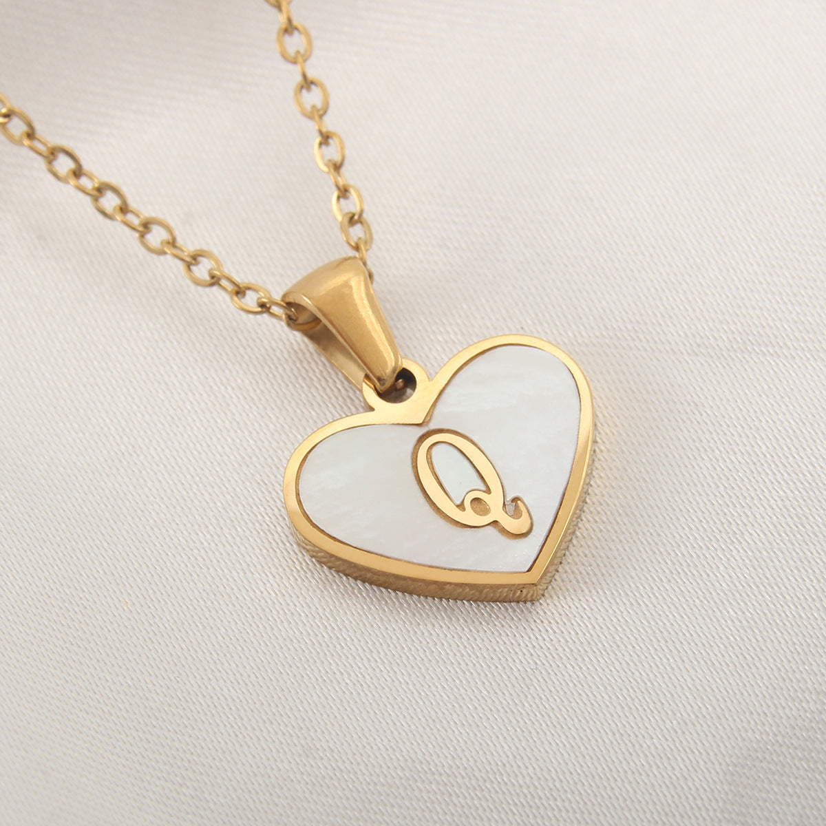 26 Letter Heart-shaped Necklace White Shell