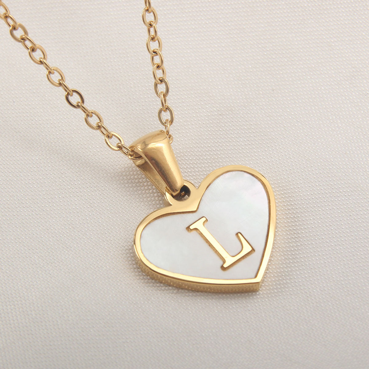26 Letter Heart-shaped Necklace White Shell