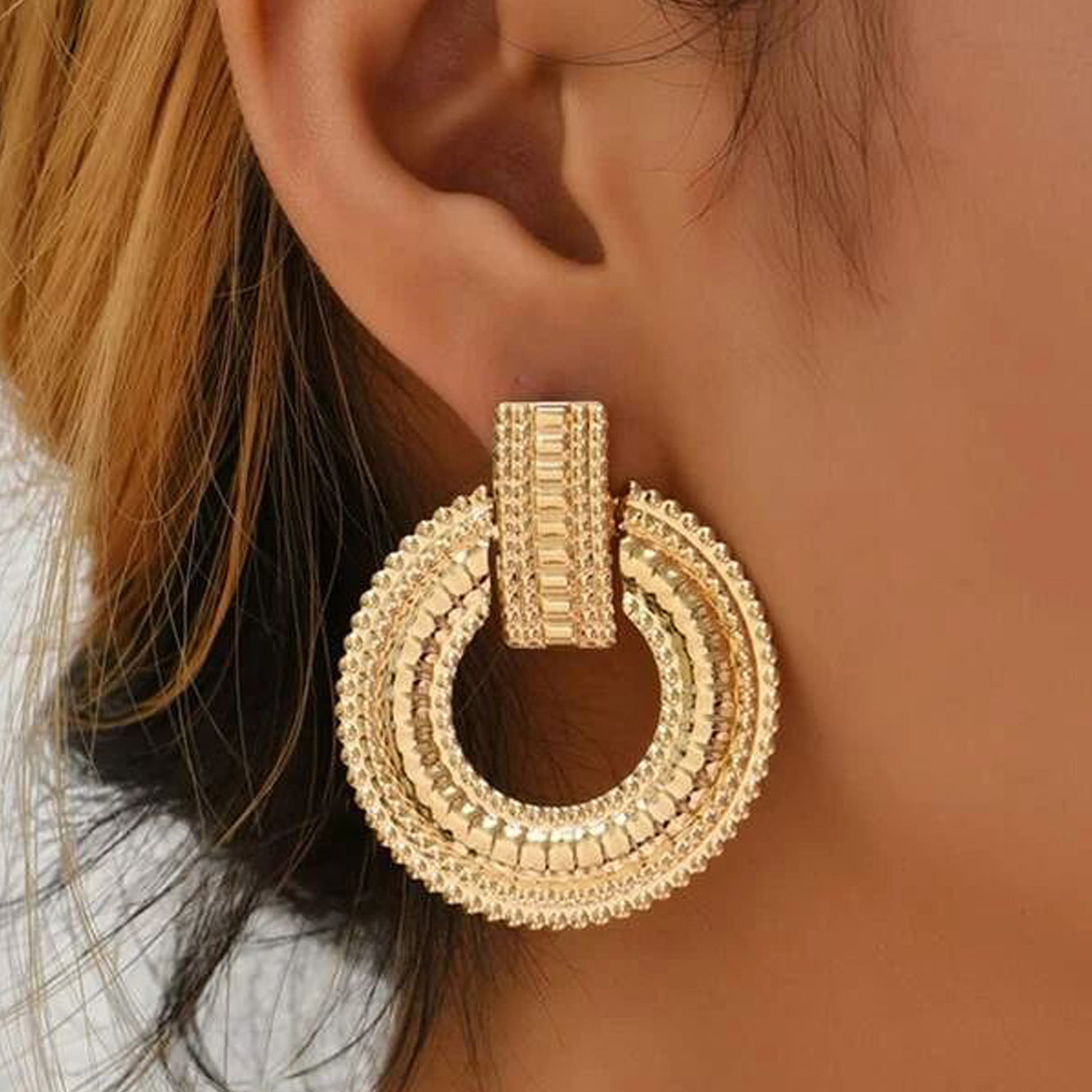 Eye-catching Hollow Round Earrings Women's