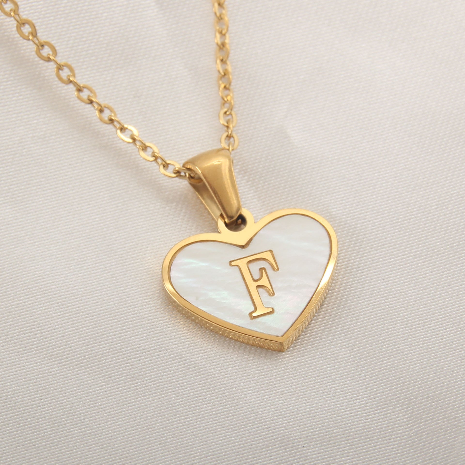 26 Letter Heart-shaped Necklace White Shell