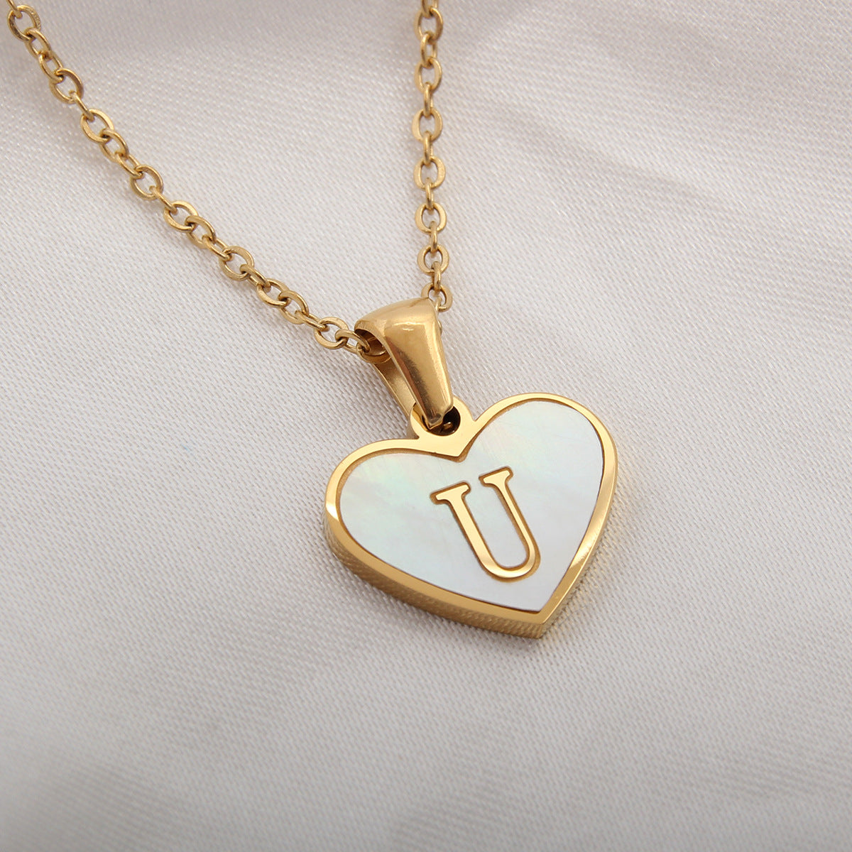 26 Letter Heart-shaped Necklace White Shell